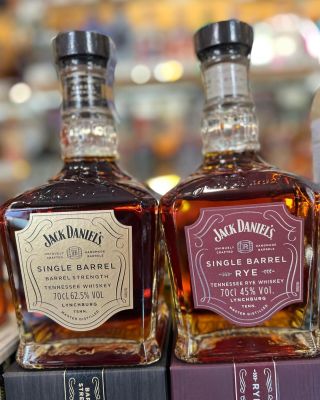 JACK DANIEL’S SINGLE BARELL Limitovaná edice, která zrála v unikátních, ručně vyráběných dubových sudech. Sudy této whisky...